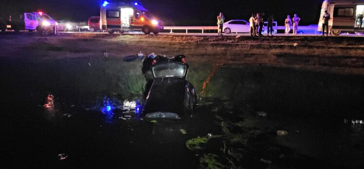 Erzincan'da 2 otomobilin çarpışması sonucu 4 kişi yaralandı