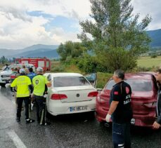 Erzincan’da iki otomobilin çarpışması sonucu 8 kişi yaralandı