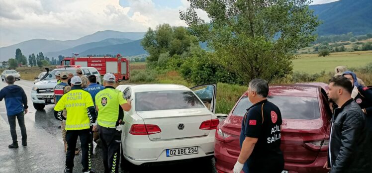 Erzincan’da iki otomobilin çarpışması sonucu 8 kişi yaralandı