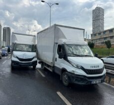 Esenyurt'ta 15 aracın karıştığı zincirleme kazada nedeniyle trafik yoğunluğu yaşanıyor