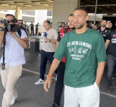 Fenerbahçe'nin prensip anlaşmasına vardığı Cenk Tosun, İstanbul'a geldi