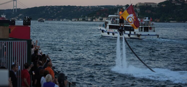 Galatasaray Kulübü, 24. şampiyonluğu üyeleriyle Galatasaray Adası'nda kutladı