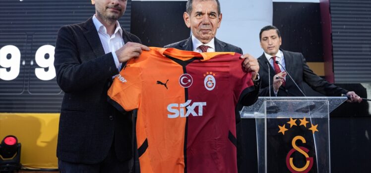 Galatasaray'da yeni sezon formaları tanıtıldı