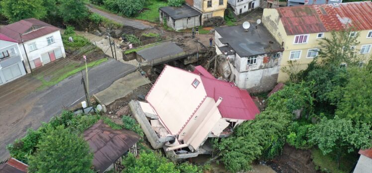 GÜNCELLEME – Giresun'da sağanak nedeniyle bir ev yan yattı, su baskınları oluştu