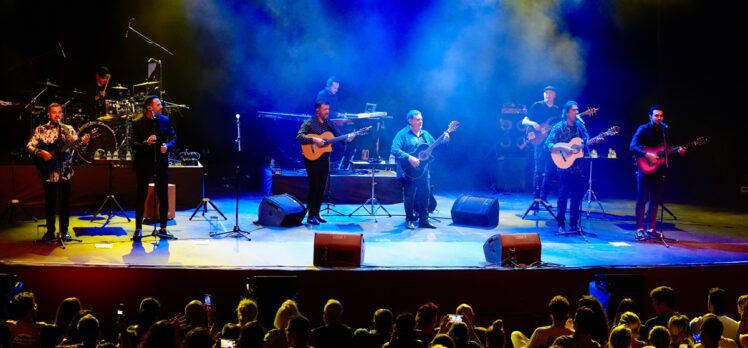 Grammy ödüllü müzik grubu Gipsy Kings, Harbiye'de konser verdi