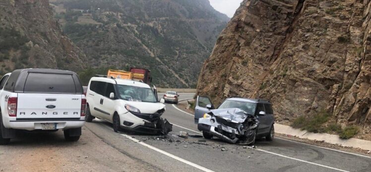 Gümüşhane'de trafik kazasında 4 kişi yaralandı