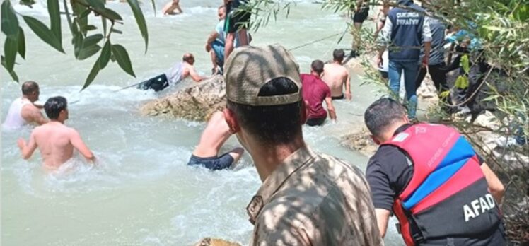 Hakkari'de Zap Suyu'na kapılan güvenlik korucusu boğuldu