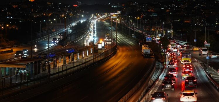 Haliç'teki orta köprünün Kadıköy istikameti trafiğe kapatıldı