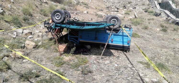 Isparta'da devrilen tarım aracındaki bebek öldü, 2 kişi yaralandı