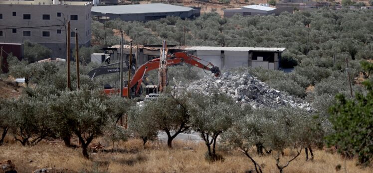 İsrail ordusu Batı Şeria'nın Nablus kentinde bir Filistinlinin evini yıktı