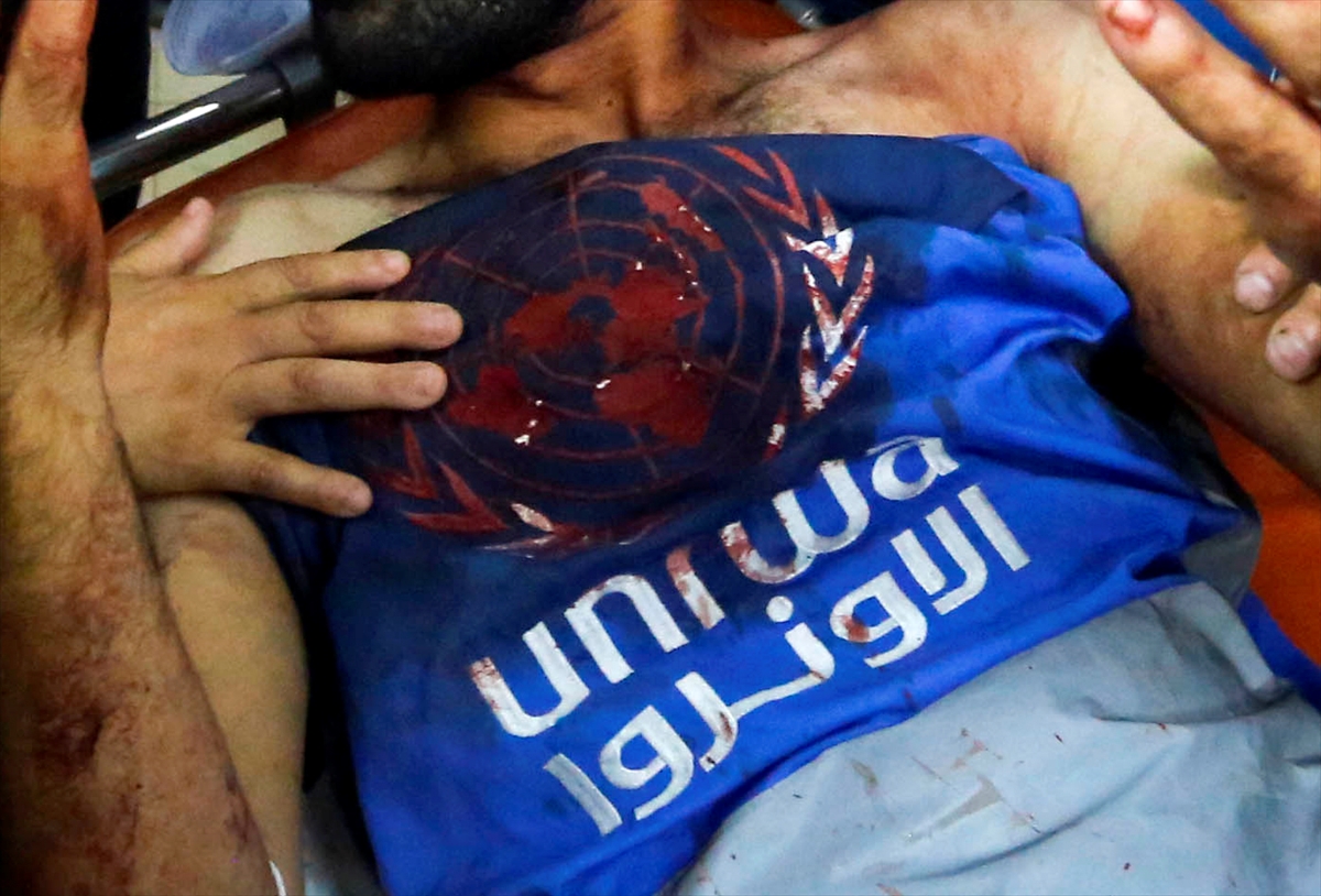 İsrail'in Gazze'nin orta kesimine düzenlediği saldırıda biri UNRWA çalışanı 5 Filistinli öldü