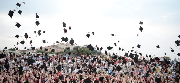 İstanbul Bilgi Üniversitesi'nde mezuniyet heyecanı