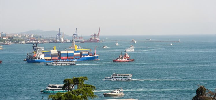 İstanbul Boğazı'nda gemi trafiği çift yönlü geçici olarak askıya alındı