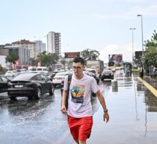 İstanbul'da kısa süreli yağmur geçişleri hayatı olumsuz etkiledi