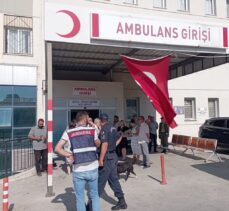 GÜNCELLEME – İzmir'de orman yangınına müdahale eden pikabın devrilmesi sonucu 2 kişi yaralandı