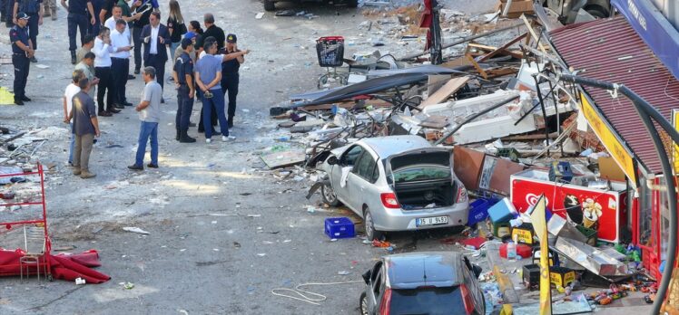 İzmir'de patlamanın olduğu sokakta zarar tespit çalışmalarına başlandı