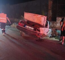 İzmir'de takla atan otomobilin sürücüsü yaralandı