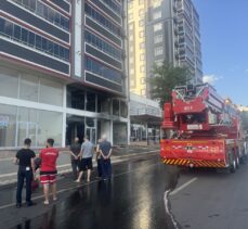 Kahramanmaraş'ta binanın giriş katındaki depoda çıkan yangın söndürüldü