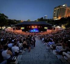 Kanadalı müzisyen Loreena McKennitt, Harbiye'de konser verdi