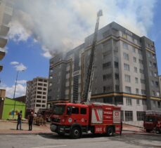 Kayseri'de apartmanın çatısında çıkan yangın söndürüldü