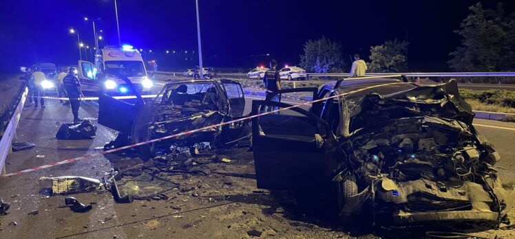 Kayseri'de iki otomobilin karıştığı kazada 2 kişi öldü, 4 kişi yaralandı