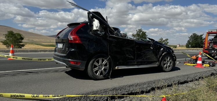 Kayseri'de trafik kazasında 2 kardeş yaşamını yitirdi