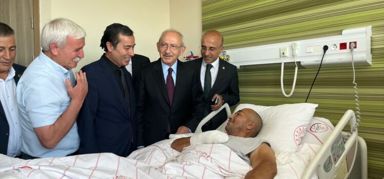 Kılıçdaroğlu, Kayseri'de silahlı saldırıda yaralanan belediye meclis üyesi adayını hastanede ziyaret etti