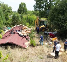 Kocaeli'de ruhsatsız 11 yapı yıkıldı