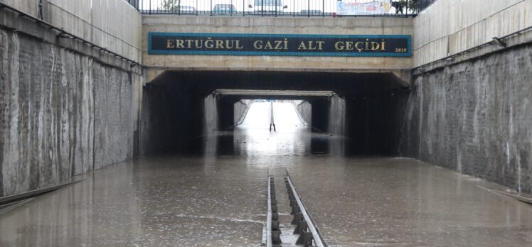 Kütahya'da dolu ve sağanak etkili oldu