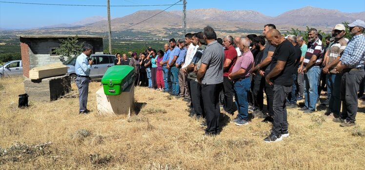 Malatya'da traktörün çarptığı 2 çocuğun cenazesi defnedildi