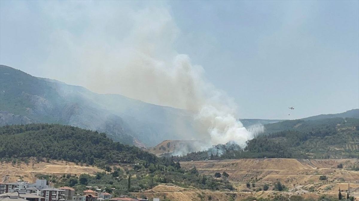 GÜNCELLEME – Manisa Soma'da çıkan orman yangını kontrol altına alındı