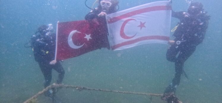 Marmara Denizi'nde Kıbrıs Barış Harekatı'nın 50. yıl dönümünde KKTC bayrağı açtılar