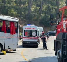 GÜNCELLEME – Muğla'da tur midibüsünün 3 araca çarpması sonucu 1 kişi öldü, 32 kişi yaralandı