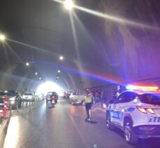 Pendik'te tüneldeki havalandırma fanının düşmesi trafik kazasına neden oldu