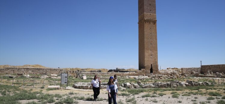 Restorasyonu tamamlanan tarihi Harran Ulu Cami ziyarete açıldı