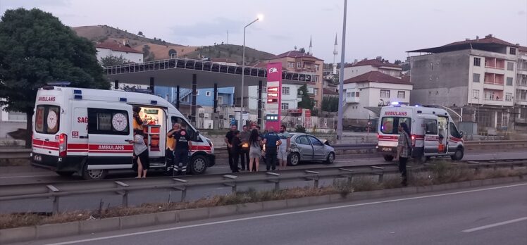 Samsun'da tıra çarpan otomobildeki 6 kişi yaralandı