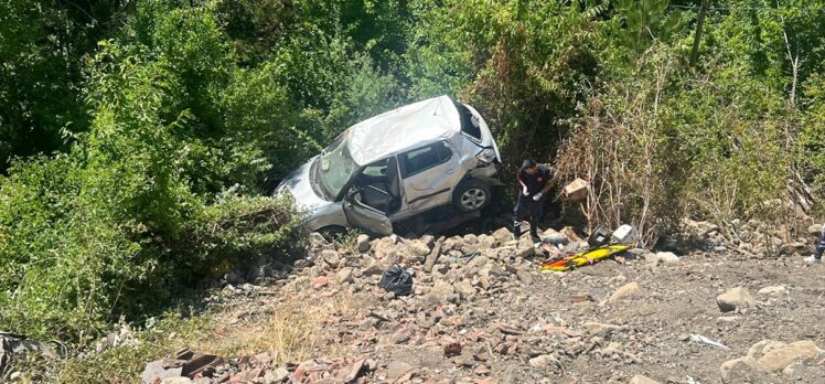 Sinop'ta iki otomobilin çarpıştığı kazada 4 kişi yaralandı