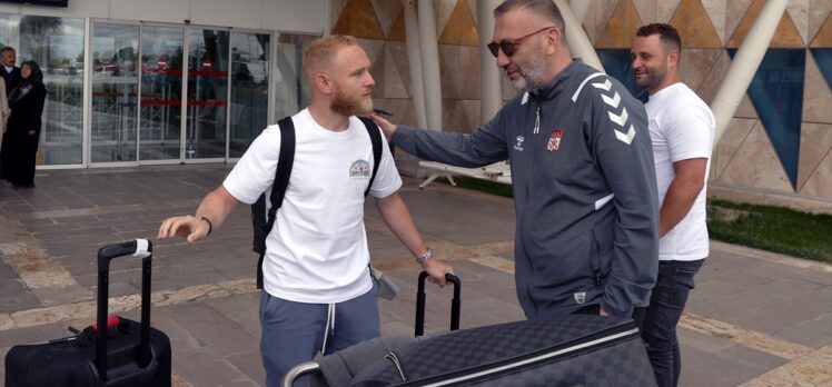 Sivasspor'un prensip anlaşmasına vardığı Alex Pritchard Sivas’a geldi