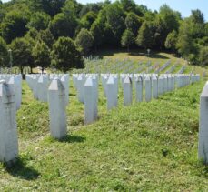 Srebrenitsa'daki Potoçari Anıt Mezarlığı anma ve cenaze törenlerinin ardından sessizliğe büründü