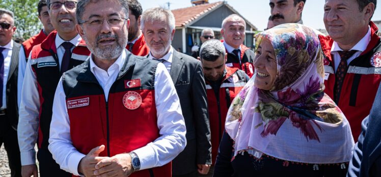 Tarım ve Orman Bakanı Yumaklı, Ayaş'ta hayvancılık işletmesini ziyaret etti: