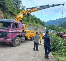 Trabzon'da dereye yuvarlanan otomobilin sürücüsü öldü