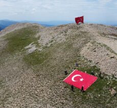 TÜRKAV, Ilgaz Dağı'nda “Bayrak etkinliği” düzenledi