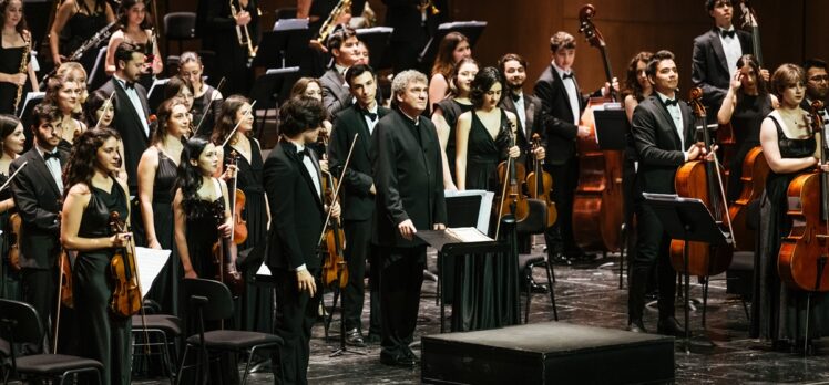 Türkiye Gençlik Filarmoni Orkestrası AKM'de konser verdi