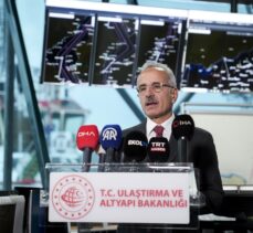 Bakan Uraloğlu, İstanbul Gemi Trafik Hizmetleri Merkezi'nde açıklamada bulundu: