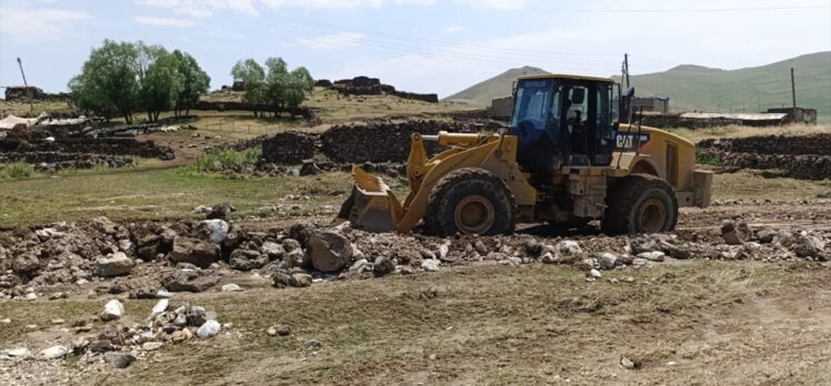 Van'da taşkınların zarar verdiği mahallelerde çalışmalar sürüyor