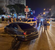 Adana'da refüjde beklerken otomobilin çarptığı kişi hayatını kaybetti