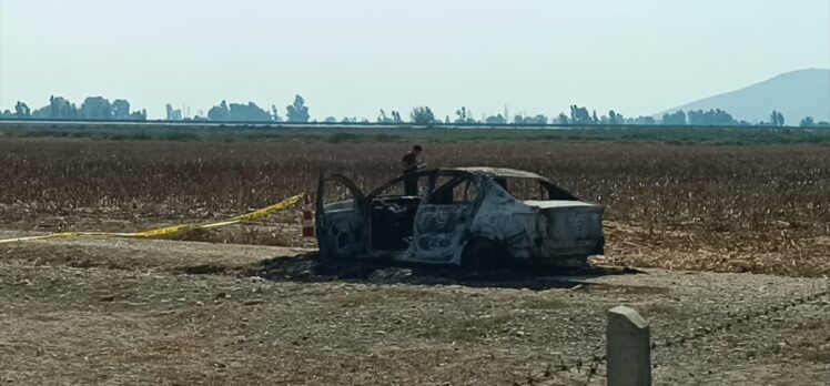 Adana'da yanmış otomobilde erkek cesedi bulundu