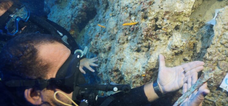 Akdeniz'deki su altı kazısında 3 bin 600 yıllık tunç hançer bulundu