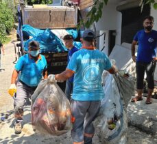 Alanya'da bir evden 4 kamyon çöp çıkarıldı