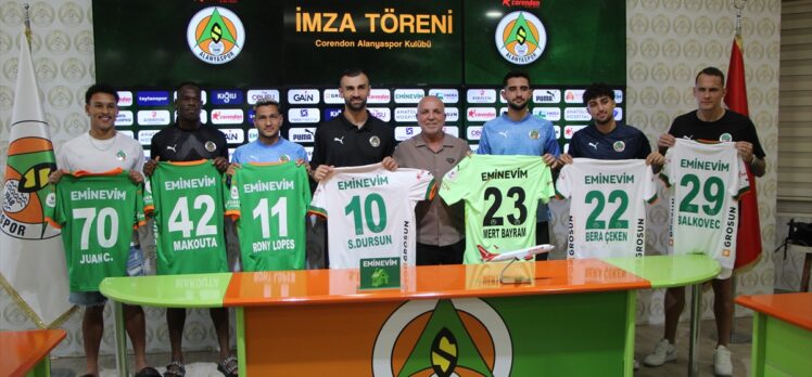 Alanyaspor iki futbolcuyla sözleşme imzaladı